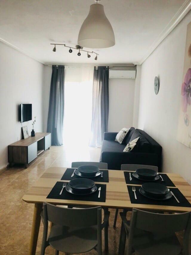 Katy Apartments Ориуэла Экстерьер фото